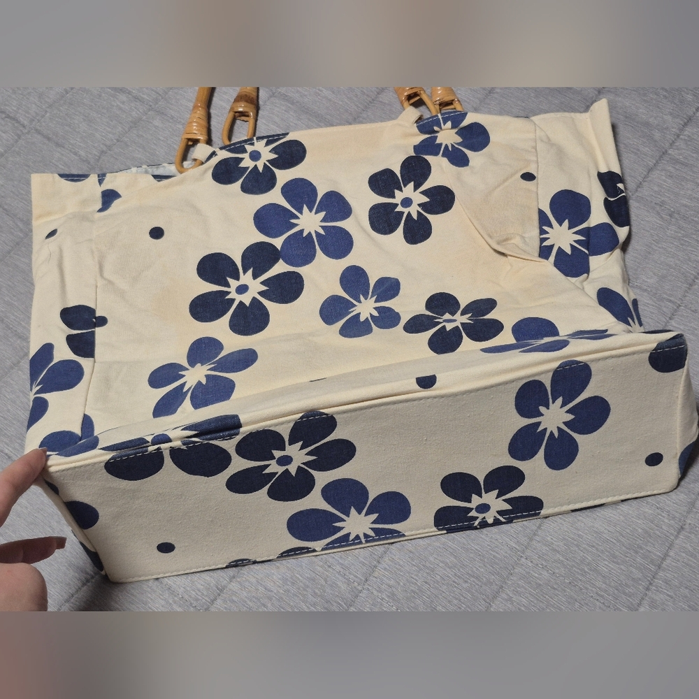Vintage Canvas Beach Bag with Bamboo Handles - Picture 5 of 10